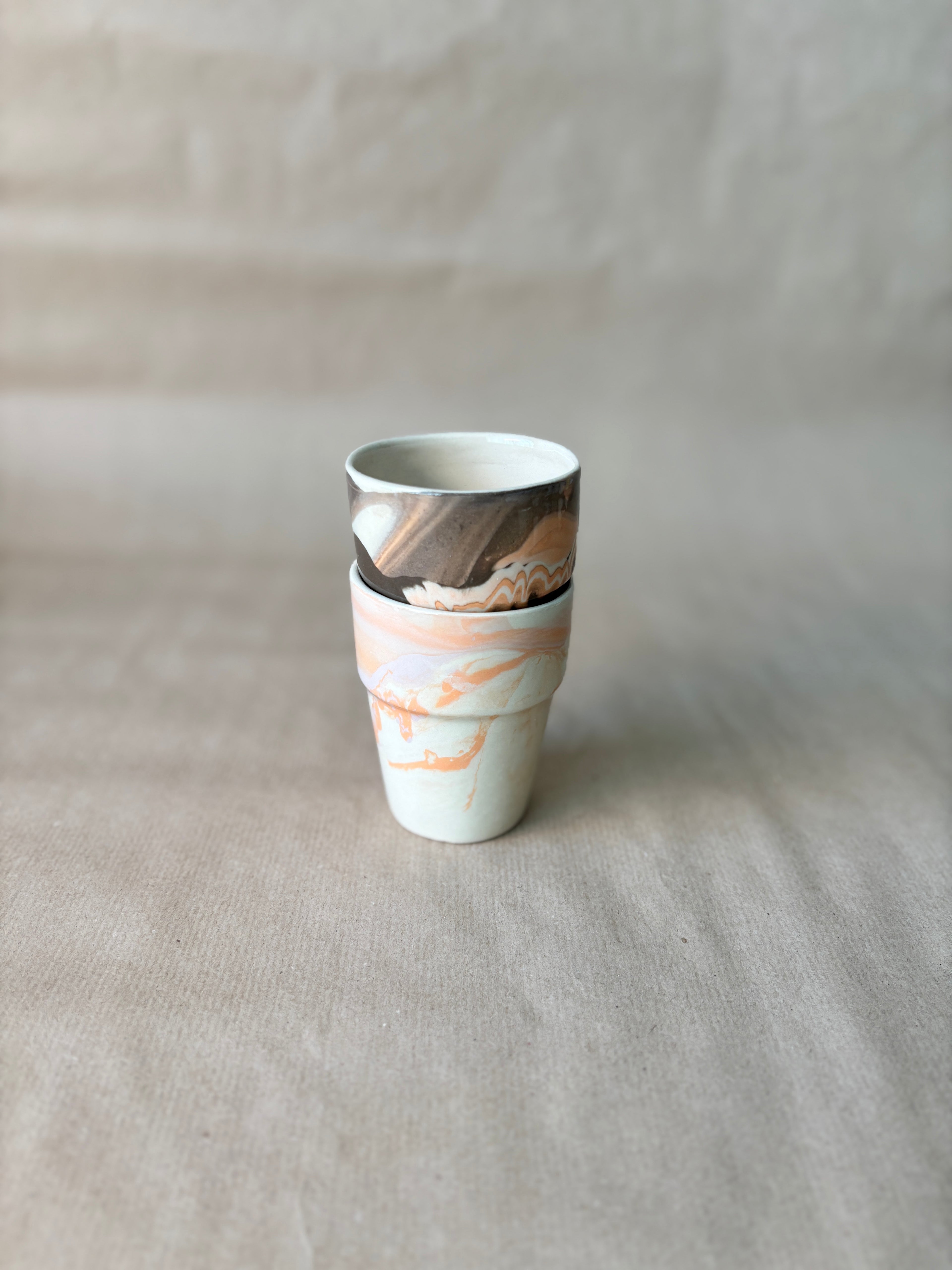 Marble effect cup bruin/oranje