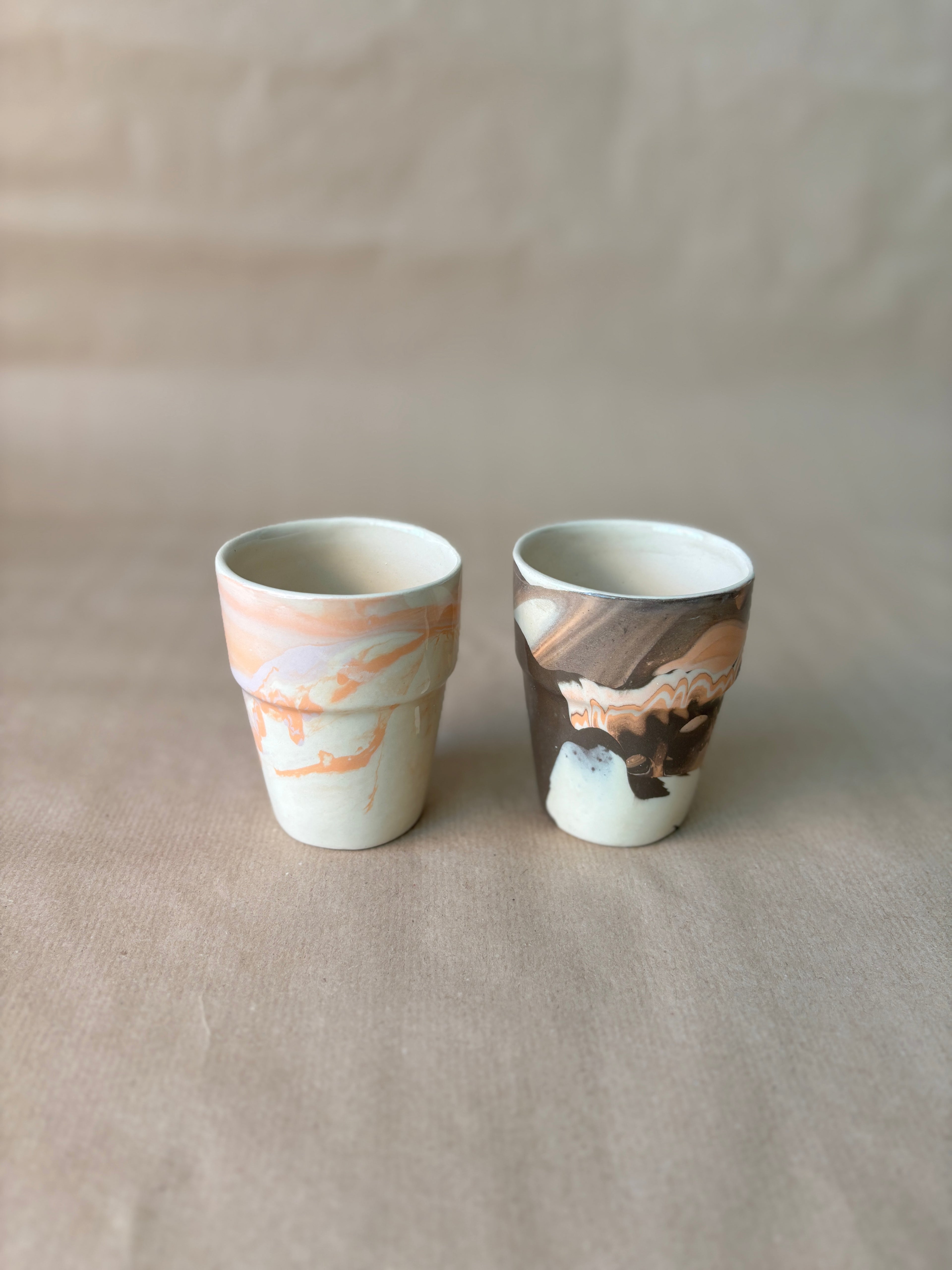 Marble effect cup bruin/oranje