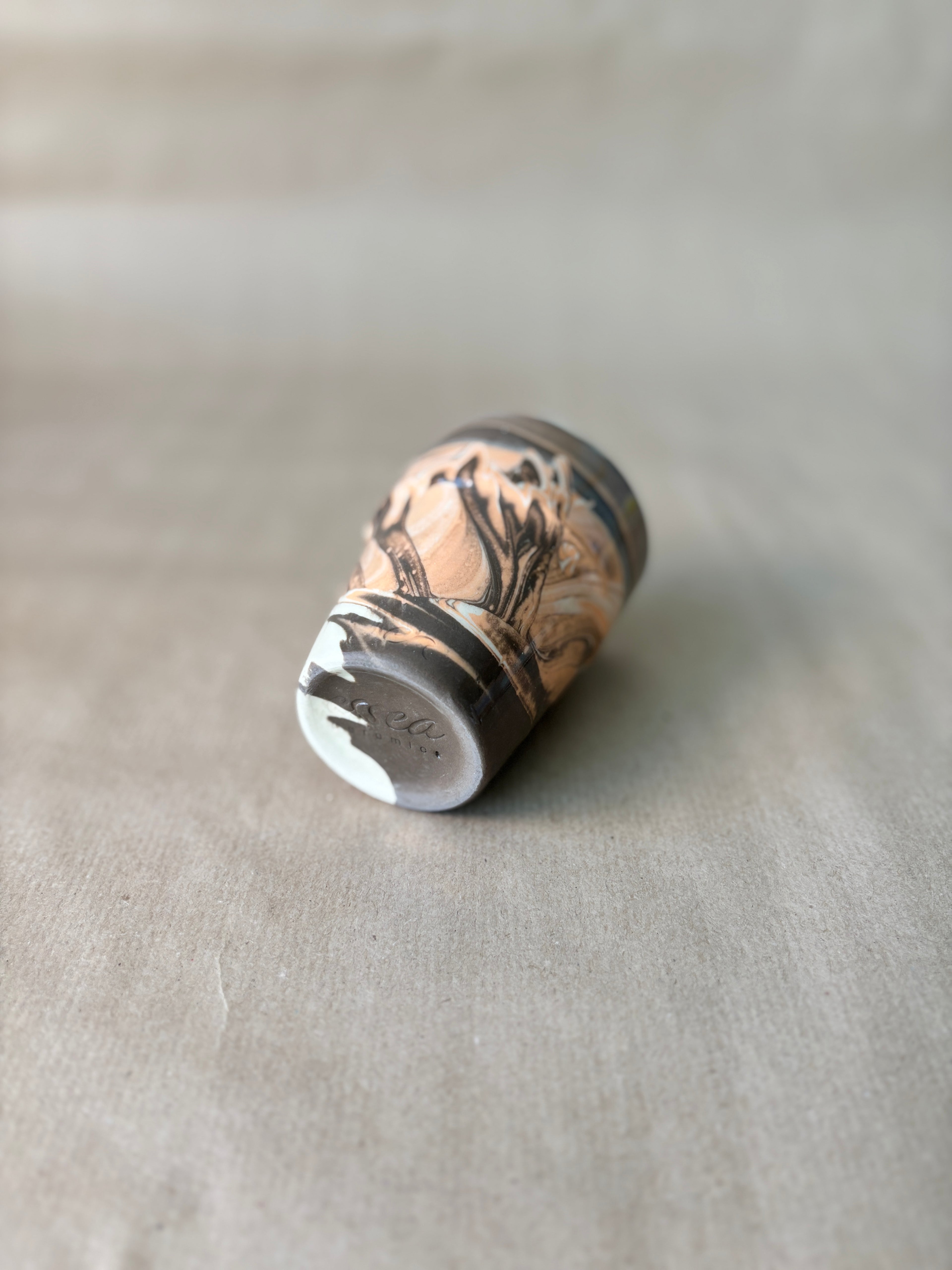 Marble effect cup bruin/oranje