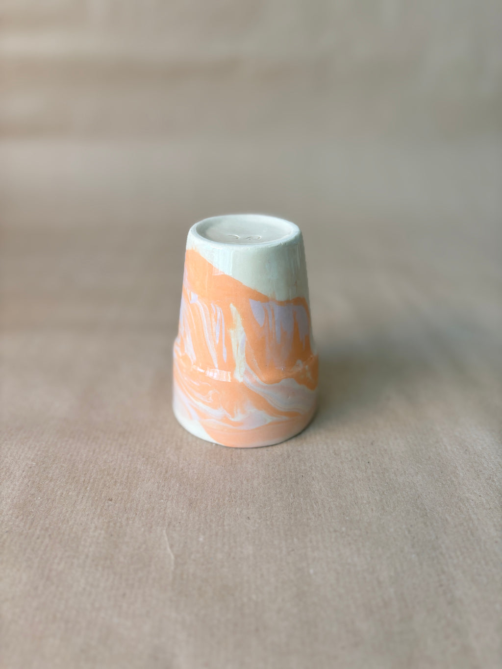 Melkbeker met marble effect lila/zalm